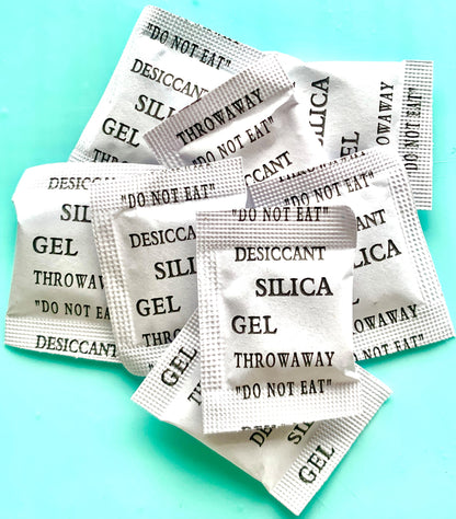 50 Packs 1g Non-Toxic Silica Gel Desiccant Damp Moisture Dehumidifier For Kitchen Room Living Absorber Bag Clothes Food Storage